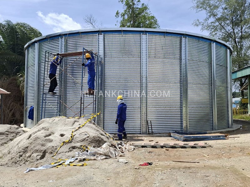 Corrugated steel water tank