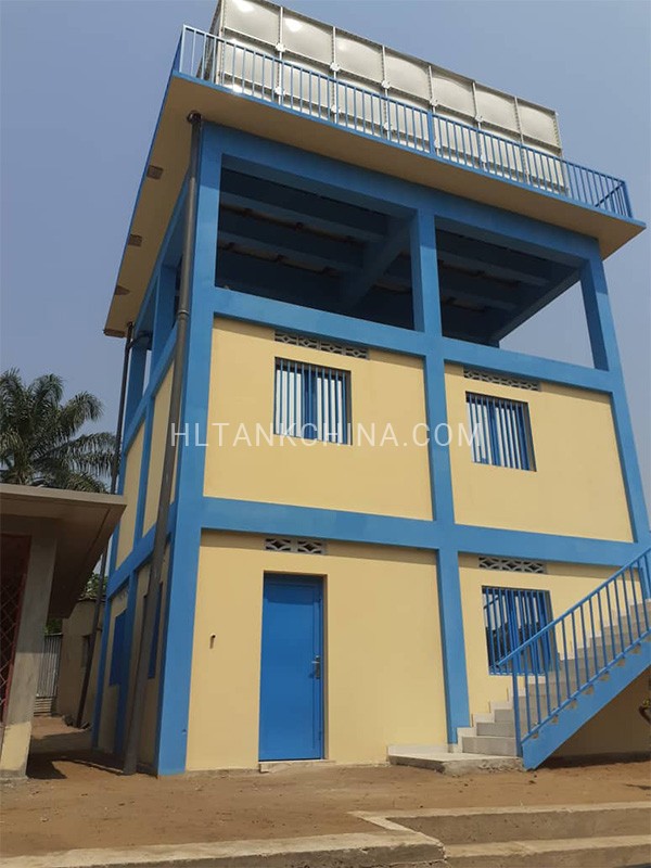 Verhoogde GRP-watertank in de Democratische Republiek Congo Verhoogde GRP-watertank in de Democratische Republiek Congo
