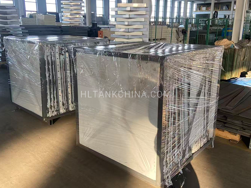 Stainless steel water tank panel packing